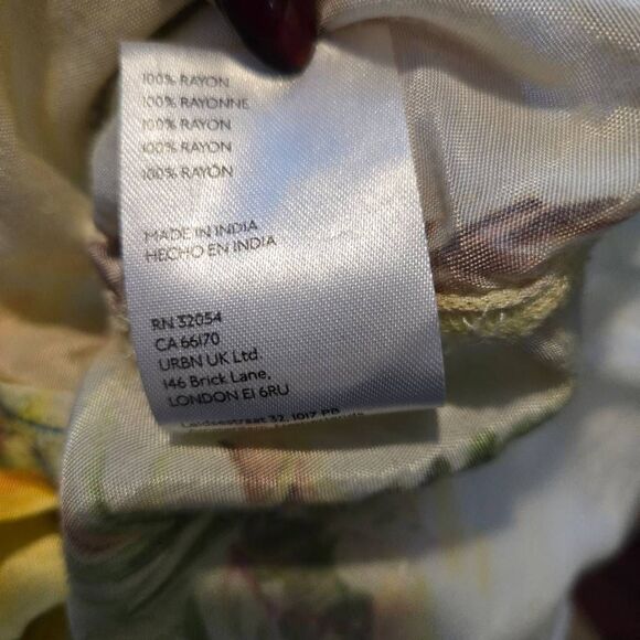 Urban Outfitters UO Gardenia Souvenir Button-Down Top Size Small Tropical - Picture 6 of 6